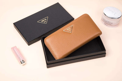 Essential Purses and Accessories Every Woman Must Have
